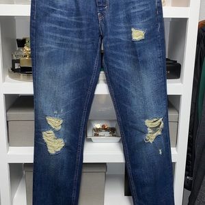 Levi’s jeans 33x34, distressed